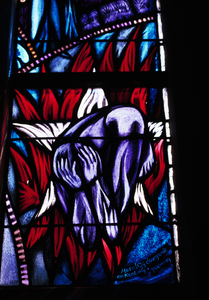 845700 Afbeelding van een detail van een glas-in-lood raam in het koor van de Nederlands Hervormde Kerk (Kerkstraat 5) ...